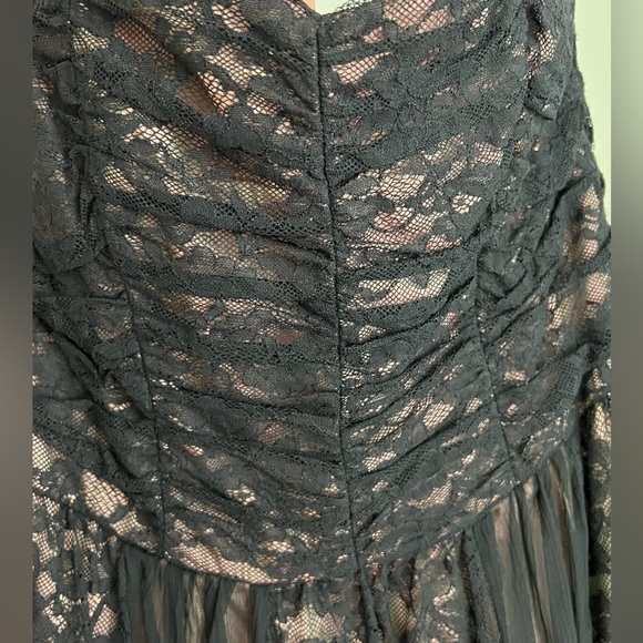 Nanette Lepore Lace Dress. Size 8 - Picture 3 of 5